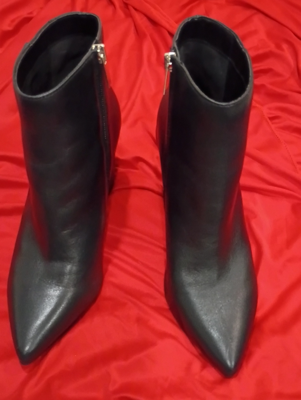 Bandolino Black Pointed Toe Side Zip Ankle Booties